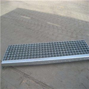 防滑踏步板