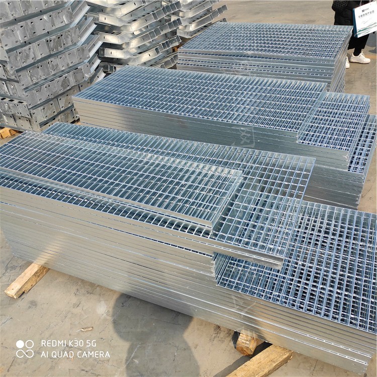 鋼格板護(hù)欄網(wǎng)
