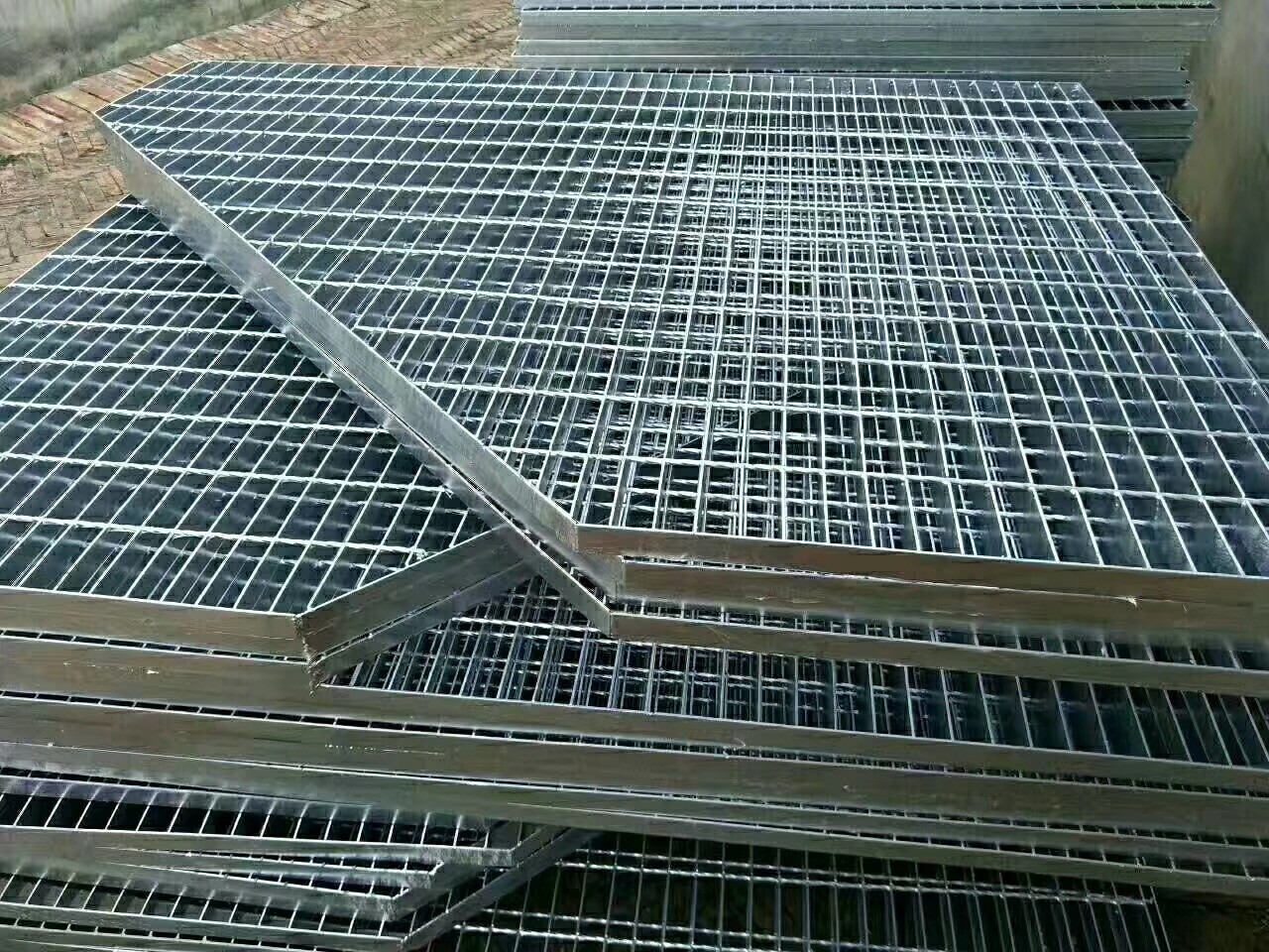 防滑鋼格板